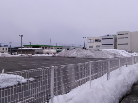 弘前城東店　サングラスの出番♪